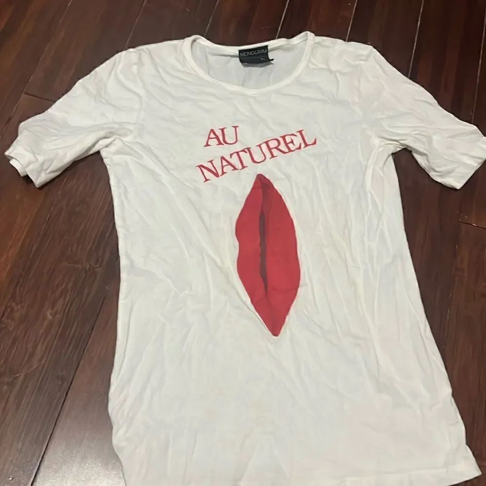 Au Naturel Lips T Shirt - White T Shirt - Size Small - Soft White Shirt